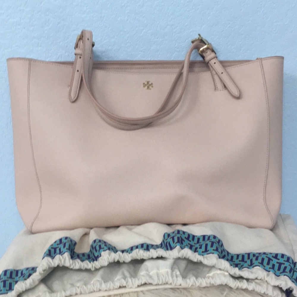 ⭐️Tory Burch tote⭐️
